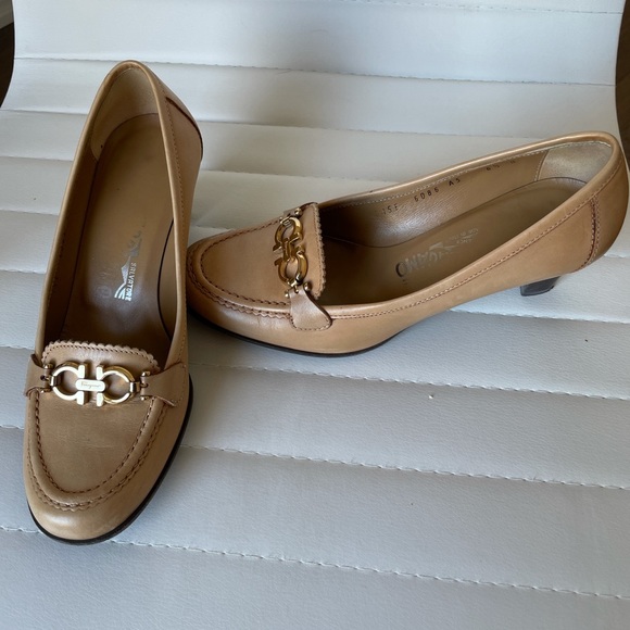 Salvatore Ferragamo 2 inch nude pumps - Picture 4 of 4